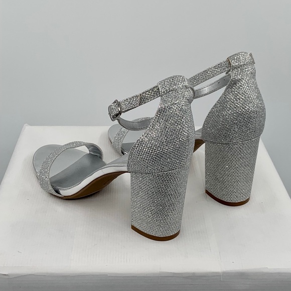 NWT Bandolino Women’s Armory Ankle Strap Silver Sandals Shoes - Picture 5 of 9